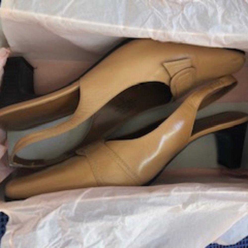 Bandolino Soy Beige Kidskin Slingbacks - Picture 3 of 3